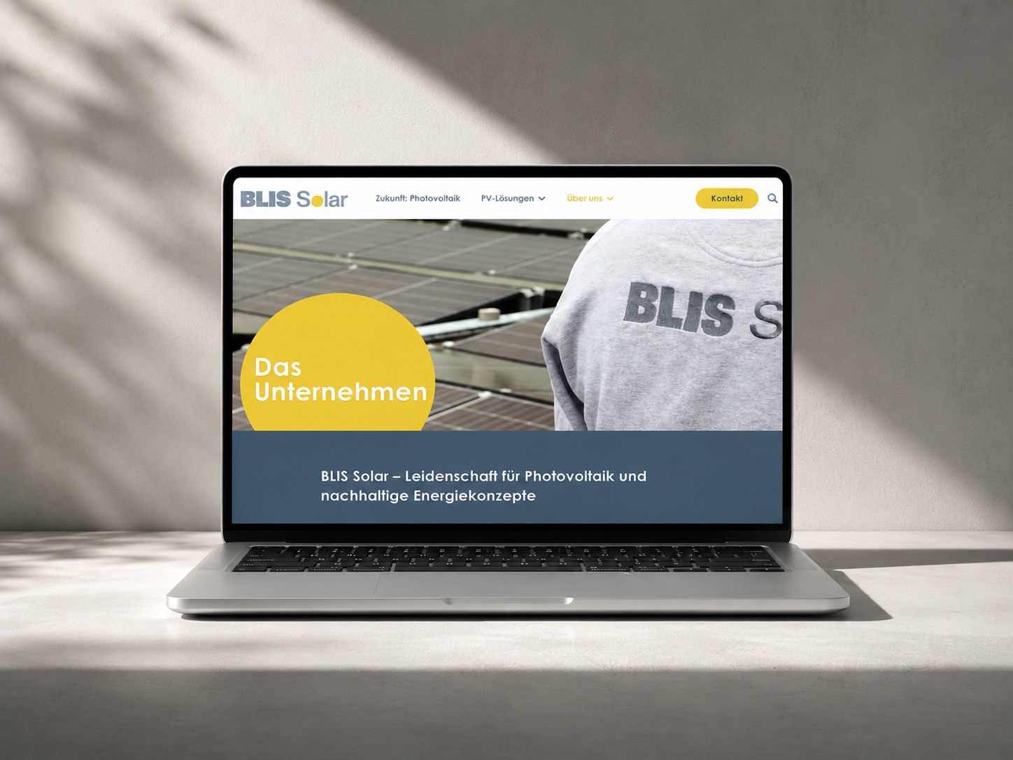 Von Vanced Media &uuml;berarbeitete Website von BLIS Solar auf einem Laptop